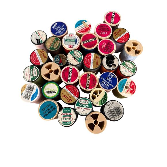 VTG Sewing Thread Multiple Size Lot Mixed String Art Craft Variety 30 Spools - Picture 1 of 2